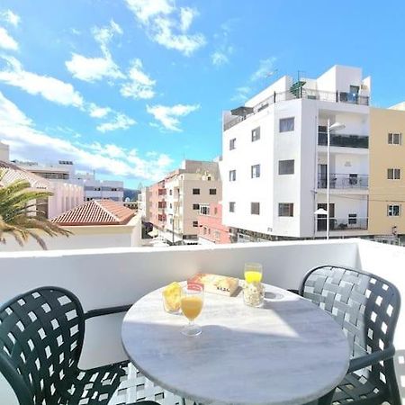 Suecia Lirio Los Cristianos (Tenerife) Exterior foto