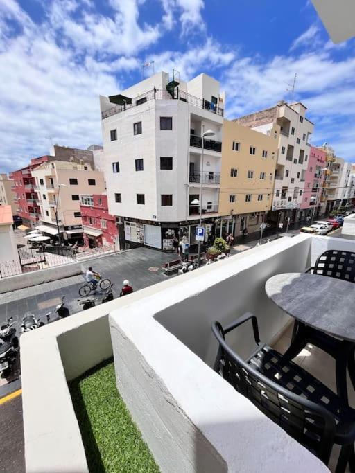 Suecia Lirio Los Cristianos (Tenerife) Exterior foto