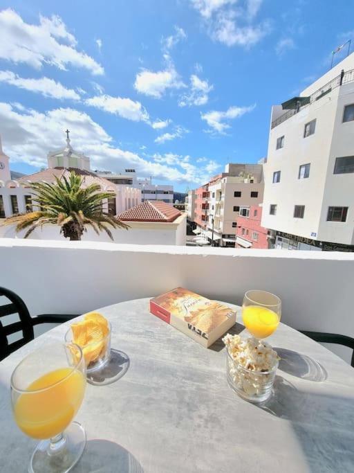 Suecia Lirio Los Cristianos (Tenerife) Exterior foto